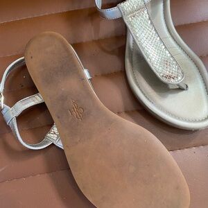 Cole Haan women’s thong sandals color gold size 6 gently used